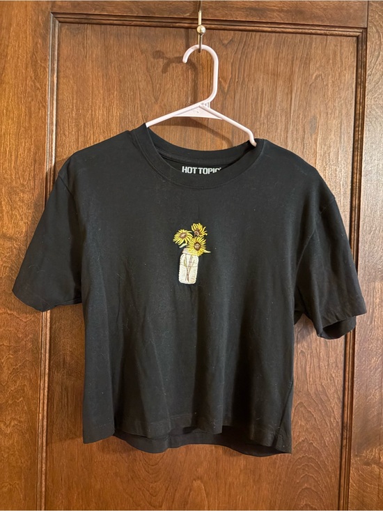 Hot Topic Tops - Hot Topic Black Tee with Yellow Sunflower Vase Graphic